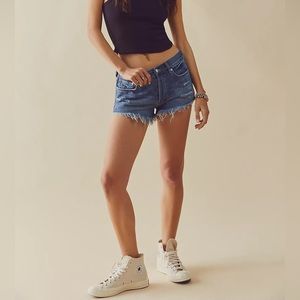 Free People: We The Free Loving Good Vibrations Cutoffs Size 29